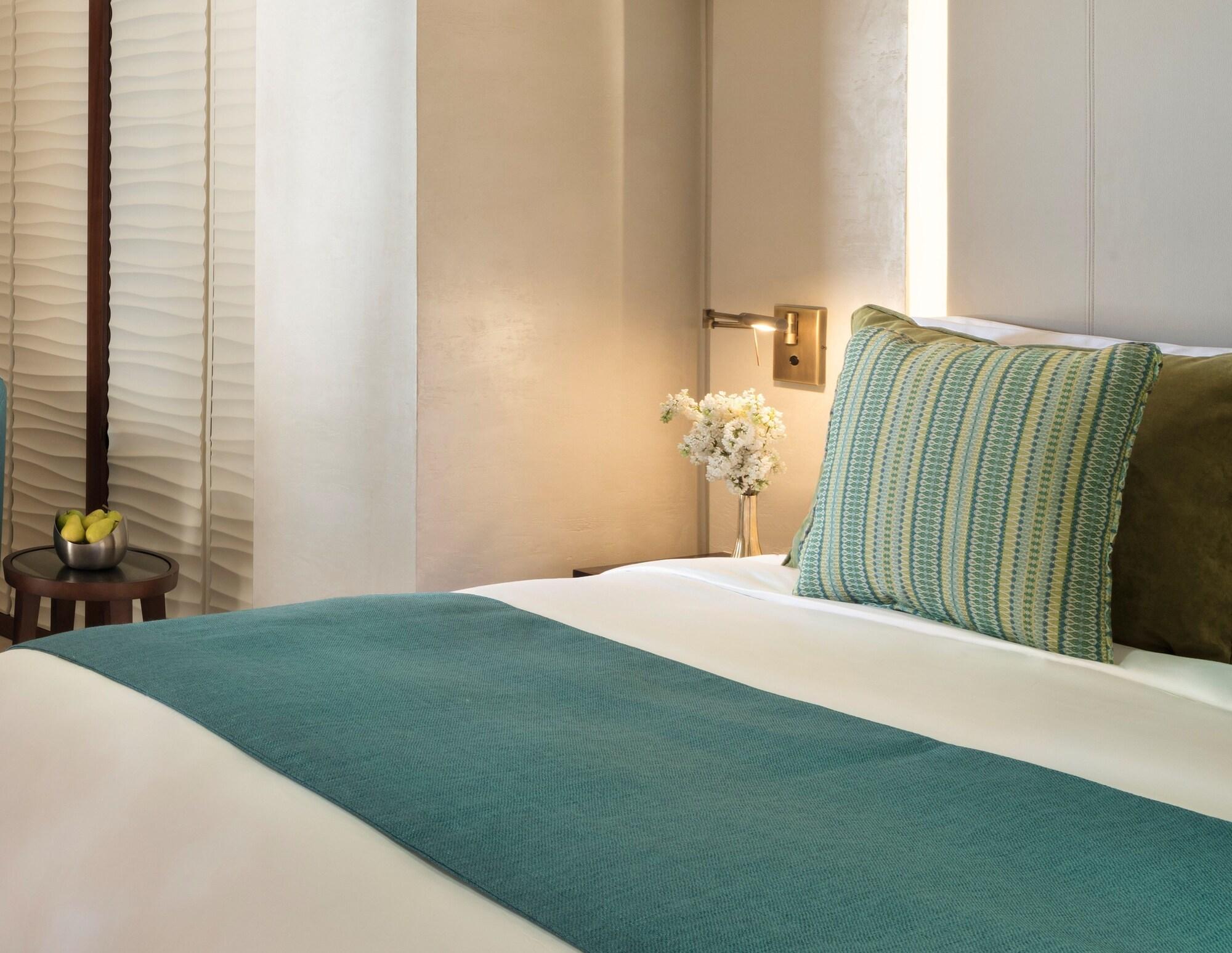Souq Al Wakra Hotel Qatar By Tivoli Al Wakrah Dış mekan fotoğraf A bed runner