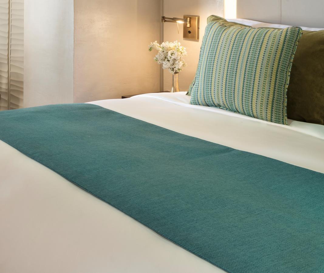 Souq Al Wakra Hotel Qatar By Tivoli Al Wakrah Oda fotoğraf A bed runner