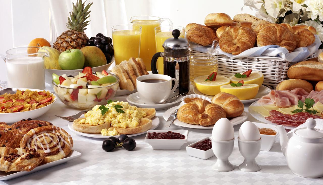 Souq Al Wakra Hotel Qatar By Tivoli Al Wakrah Dış mekan fotoğraf A breakfast buffet